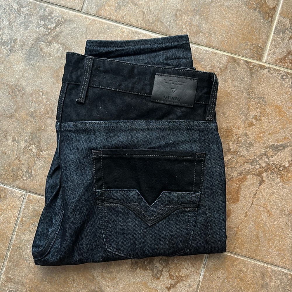 Guess Slim Tapered Jeans (33x33)